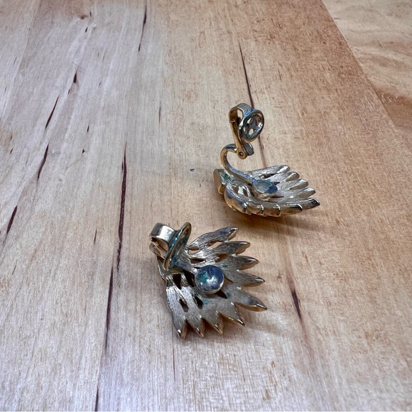 Vintage Crown Trifari Art Deco Fan Gold Tone Clip On Earrings Flapper Feather - Picture 8 of 9